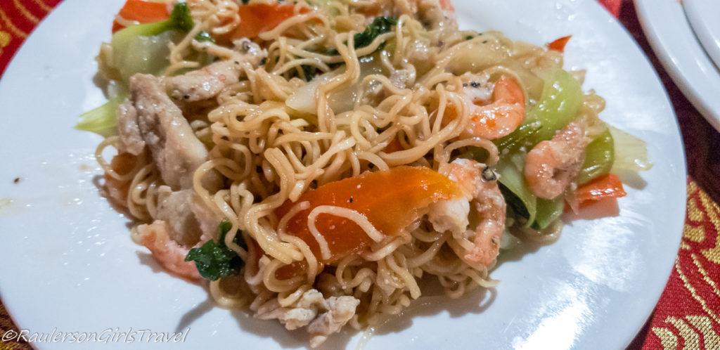 Noodle salad with shrimp