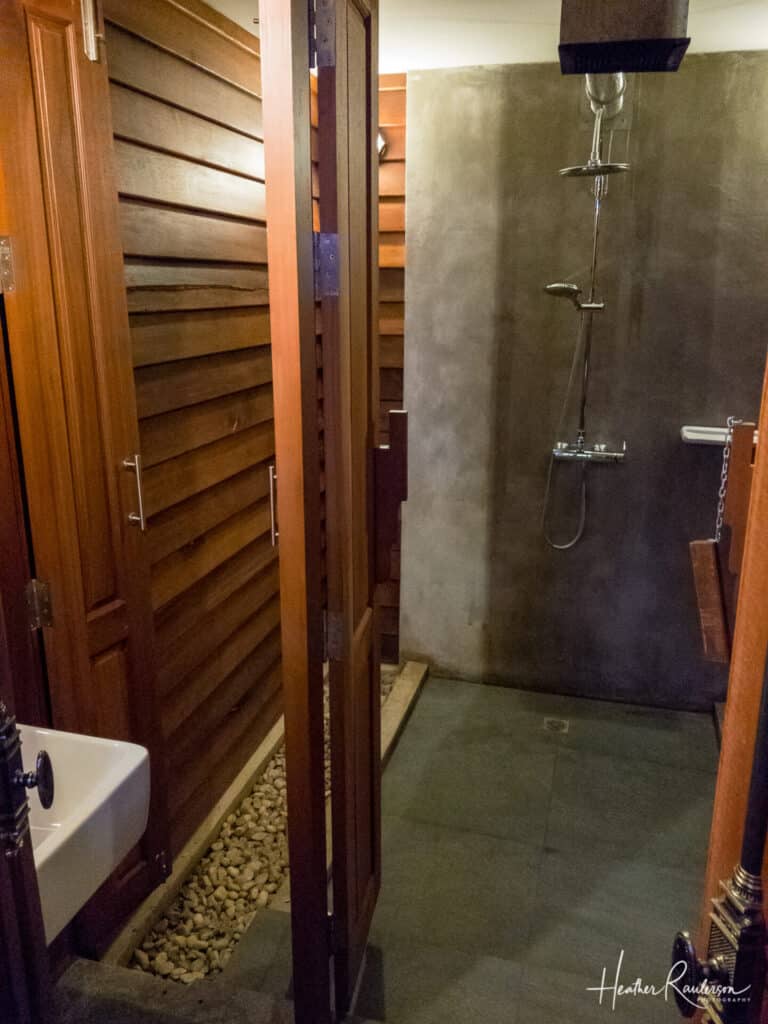 Bathroom at Kong Resort in Vang Vieng