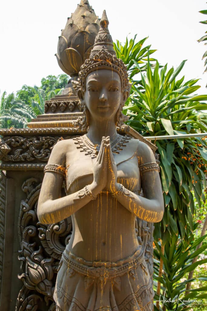 Praying Statue in Buddha Park