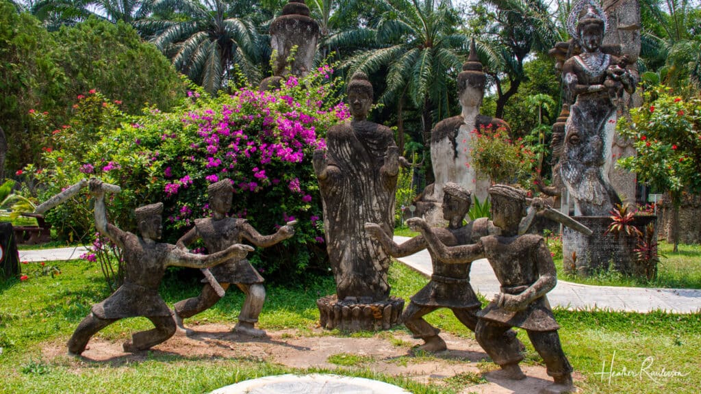 Fighting statues in Buddha Park