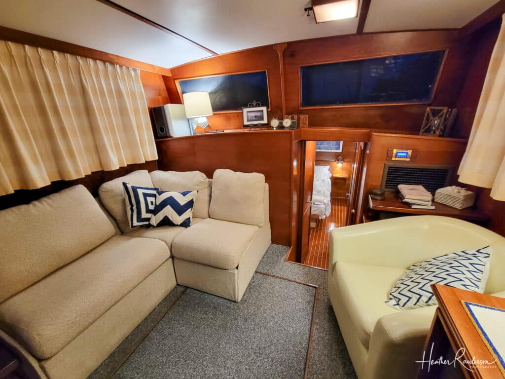 The Starry Banner Vacation Yacht Rental's Living Room