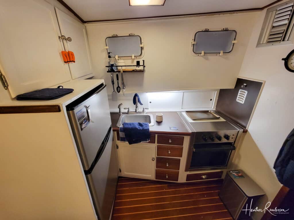 The Starry Banner Vacation Yacht Rental's Kitchen